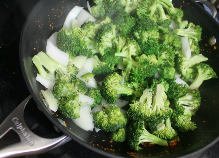 Quick and Easy Meal: Ginger Garlic Beef and Broccoli Stir Fry - www.realthekitchenandbeyond.com
